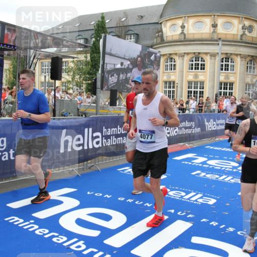 29.06.2025 - hella hamburg halbmarathon Michael Strokosch http://msf.ph/oto/8258174 29.06.2025 10:51:11 Ziel 1366, 4077, 4816, 4967, 6027, 8261, 8508, 8704, 10508, 10603, 10868, 11733, 13073, 15480, 17384, 17530, 17823, 18066 meine-sportfotos.de