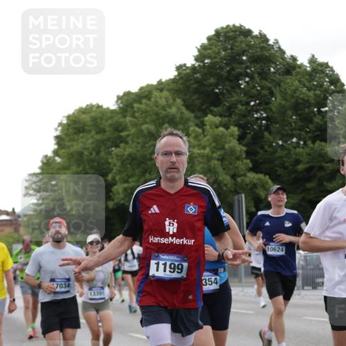 29.06.2025 - hella hamburg halbmarathon Jannik Wohlers http://msf.ph/oto/8258176 29.06.2025 10:32:09 Lombardsbrücke 1199, 1640, 3365, 3653, 3660, 3670, 4857, 5783, 5871, 5941, 6228, 6312, 6315, 7308, 7309, 7468, 7531, 7633, 7702, 7749, 7750, 8127, 8303, 8625, 8840, 8914, 8993, 9010, 9188, 9706, 9765, 10002, 10013, 10048, 10203, 10277, 10354, 10470, 10624, 10770, 11205, 11248, 11972, 12443, 12470, 12864, 13335, 13423, 14159, 14301, 14788, 14888, 15071, 15086, 15088, 15147, 15171, 15364, 15569, 15847, 15997, 16129, 16187, 16898, 16999, 17167, 18069, 18706 meine-sportfotos.de