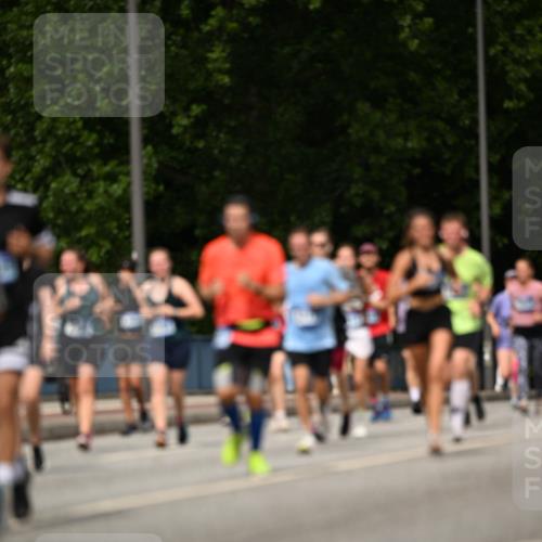 29.06.2025 - hella hamburg halbmarathon Dr. Thomas Lammeyer http://msf.ph/oto/8258182 29.06.2025 10:35:10 Kennedybrücke 1059, 1097, 1472, 1547, 1773, 1979, 2414, 2505, 2569, 2754, 2755, 2914, 3131, 3281, 3443, 4561, 4817, 5437, 5943, 6057, 6195, 6546, 6616, 6725, 6787, 7351, 7604, 7772, 8050, 8812, 8941, 9937, 10989 meine-sportfotos.de