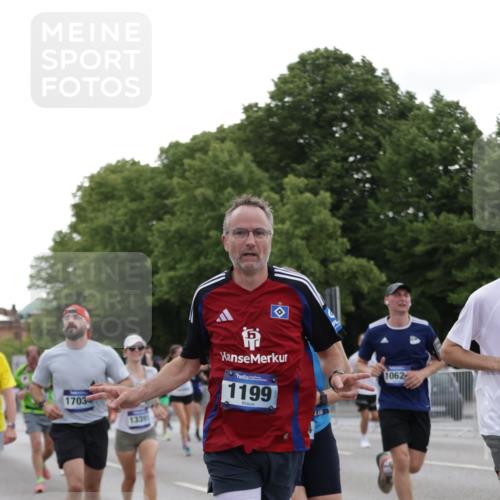29.06.2025 - hella hamburg halbmarathon Jannik Wohlers http://msf.ph/oto/8258202 29.06.2025 10:32:09 Lombardsbrücke 1199, 1640, 3365, 3653, 3660, 3670, 4857, 5783, 5871, 5941, 6228, 6312, 6315, 7308, 7309, 7468, 7531, 7633, 7702, 7749, 7750, 8127, 8303, 8625, 8840, 8914, 8993, 9010, 9188, 9706, 9765, 10002, 10013, 10048, 10203, 10277, 10354, 10470, 10624, 10770, 11205, 11248, 11972, 12443, 12470, 12864, 13335, 13423, 14159, 14301, 14788, 14888, 15071, 15086, 15088, 15147, 15171, 15364, 15569, 15847, 15997, 16129, 16187, 16898, 16999, 17167, 18069, 18706 meine-sportfotos.de