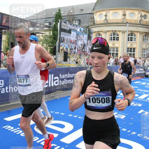 29.06.2025 - hella hamburg halbmarathon Michael Strokosch http://msf.ph/oto/8258260 29.06.2025 10:51:11 Ziel 1366, 4077, 4816, 4967, 6027, 8261, 8508, 8704, 10508, 10603, 10868, 11733, 13073, 15480, 17384, 17530, 17823, 18066 meine-sportfotos.de