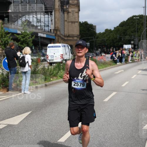 29.06.2025 - hella hamburg halbmarathon Yannick Fuchs http://msf.ph/oto/8258274 29.06.2025 10:36:00 20KM 1570, 1631, 1800, 2579, 4893, 5387, 6550, 6771, 6901, 7432, 7796, 8358, 9547, 9640, 9711, 9755, 9815, 9885, 10375, 10894, 12292, 12434, 13714, 13876, 14555, 14899, 15351, 16084, 16816, 17032, 17100, 17882, 18442, 18491, 18509, 18764, 18802 meine-sportfotos.de