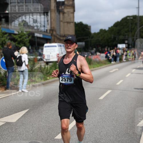 29.06.2025 - hella hamburg halbmarathon Yannick Fuchs http://msf.ph/oto/8258292 29.06.2025 10:36:00 20KM 1570, 1631, 1800, 2579, 4893, 5387, 6550, 6771, 6901, 7432, 7796, 8358, 9547, 9640, 9711, 9755, 9815, 9885, 10375, 10894, 12292, 12434, 13714, 13876, 14555, 14899, 15351, 16084, 16816, 17032, 17100, 17882, 18442, 18491, 18509, 18764, 18802 meine-sportfotos.de