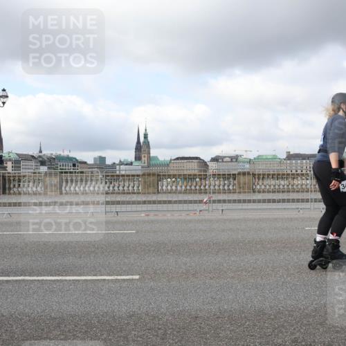 29.06.2025 - hella hamburg halbmarathon Lena Gebhardt http://msf.ph/oto/8258300 29.06.2025 09:03:29 Lombardsbrücke  meine-sportfotos.de