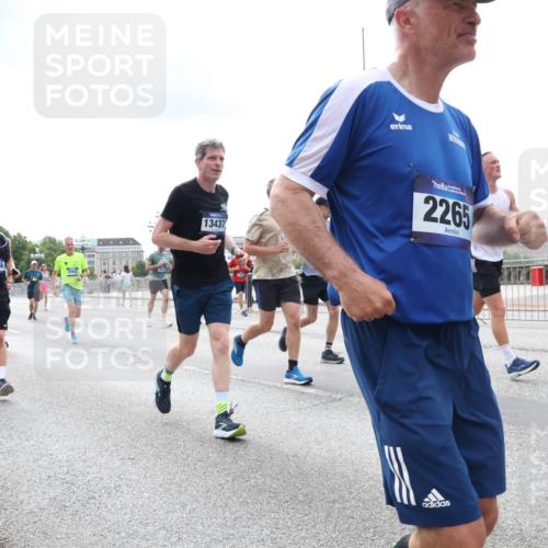 29.06.2025 - hella hamburg halbmarathon Lena Gebhardt http://msf.ph/oto/8258314 29.06.2025 10:34:24 Lombardsbrücke 1025, 1417, 1672, 1705, 1787, 2023, 2265, 2412, 2464, 2482, 2496, 2510, 2511, 2526, 2801, 2933, 3145, 3420, 3829, 3848, 4540, 4807, 4824, 4826, 5453, 5561, 5584, 5609, 6034, 6105, 6171, 6329, 6364, 6571, 6574, 6843, 7324, 7329, 7386, 7644, 7733, 8277, 8349, 8705, 8965, 9164, 9379, 9448, 9514, 10335, 10360, 10564, 10674, 11872, 12164, 13957, 15477, 16238, 16311, 16390, 16682, 16919, 17230, 18158, 18941 meine-sportfotos.de