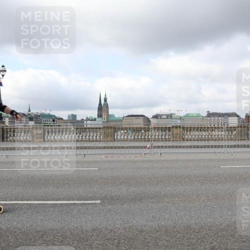 29.06.2025 - hella hamburg halbmarathon Lena Gebhardt http://msf.ph/oto/8258350 29.06.2025 09:03:30 Lombardsbrücke  meine-sportfotos.de