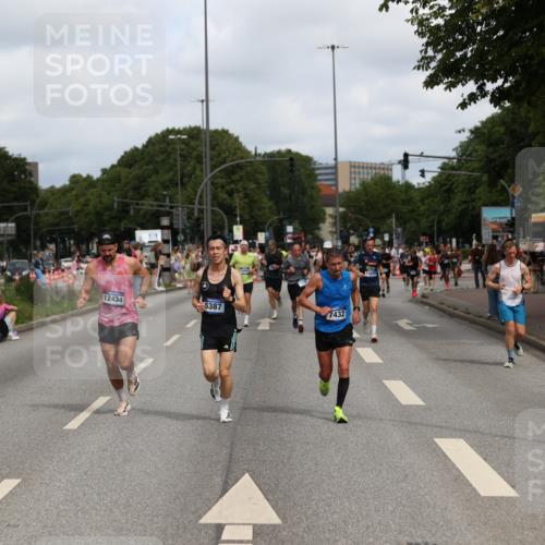 29.06.2025 - hella hamburg halbmarathon Yannick Fuchs http://msf.ph/oto/8258450 29.06.2025 10:36:04 20KM 1570, 1800, 2579, 4893, 5387, 5987, 6550, 6901, 7092, 7432, 8358, 9547, 9815, 9885, 10894, 11417, 12434, 12588, 13714, 13876, 14346, 14899, 15351, 16084, 16816, 17032, 17100, 17159, 17882, 18442, 18491, 18509, 18764, 18802 meine-sportfotos.de
