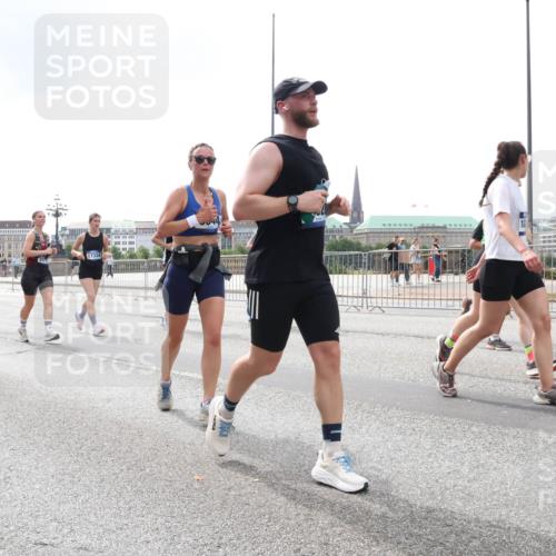 29.06.2025 - hella hamburg halbmarathon Lena Gebhardt http://msf.ph/oto/8258485 29.06.2025 10:45:56 Lombardsbrücke 1004, 1033, 1060, 1085, 1100, 1104, 1421, 1426, 1532, 1555, 1713, 1854, 1867, 1868, 1983, 2008, 2398, 2423, 2522, 2550, 2657, 2664, 2773, 2813, 2917, 2951, 2954, 2965, 2973, 3410, 4104, 4223, 4224, 4317, 4388, 4572, 5044, 5635, 5703, 5769, 5770, 5892, 6133, 6333, 6392, 6623, 7268, 7283, 7356, 7605, 7859, 7894, 7983, 8745, 9120, 9121, 9426, 9445, 10030, 10327, 10329, 10367, 10511, 11358, 11876, 11910 meine-sportfotos.de