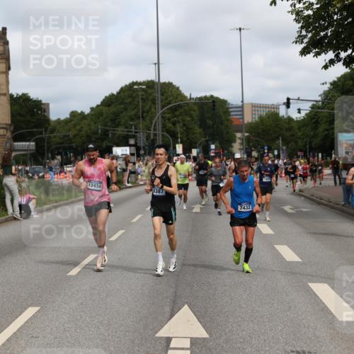 29.06.2025 - hella hamburg halbmarathon Yannick Fuchs http://msf.ph/oto/8258491 29.06.2025 10:36:04 20KM 1570, 1800, 2579, 4893, 5387, 5987, 6550, 6901, 7092, 7432, 8358, 9547, 9815, 9885, 10894, 11417, 12434, 12588, 13714, 13876, 14346, 14899, 15351, 16084, 16816, 17032, 17100, 17159, 17882, 18442, 18491, 18509, 18764, 18802 meine-sportfotos.de