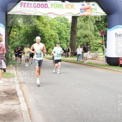 29.06.2025 - hella hamburg halbmarathon MichiJ http://msf.ph/oto/8258514 29.06.2025 10:53:16 Zwischen KM18-KM19 1790, 3461, 4286, 4322, 4782, 15678, 16099, 17638, 17880, 18261, 18655 meine-sportfotos.de