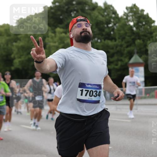 29.06.2025 - hella hamburg halbmarathon Jannik Wohlers http://msf.ph/oto/8258523 29.06.2025 10:32:11 Lombardsbrücke 1199, 1640, 2059, 3365, 3653, 3660, 3670, 4446, 4857, 5783, 5871, 5941, 6228, 6312, 6315, 7308, 7309, 7468, 7531, 7633, 7702, 7749, 7750, 8303, 8625, 8840, 8993, 9010, 9188, 9765, 10002, 10013, 10048, 10203, 10277, 10354, 10470, 10624, 10770, 11076, 11205, 11248, 11972, 12443, 12470, 12864, 13335, 14159, 14301, 14788, 14888, 15071, 15086, 15088, 15147, 15171, 15569, 15847, 15997, 16129, 16187, 16898, 16999, 17041, 17167, 18069, 18706, 18927 meine-sportfotos.de