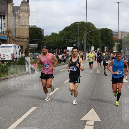 29.06.2025 - hella hamburg halbmarathon Yannick Fuchs http://msf.ph/oto/8258577 29.06.2025 10:36:05 20KM 1570, 1763, 1800, 2579, 2675, 4893, 5387, 5987, 6550, 7092, 7432, 8358, 9547, 9815, 9885, 10894, 11417, 12434, 12588, 13714, 13876, 14346, 14899, 15351, 16084, 16816, 17032, 17100, 17159, 17182, 17882, 18442, 18491, 18509, 18764, 18802 meine-sportfotos.de