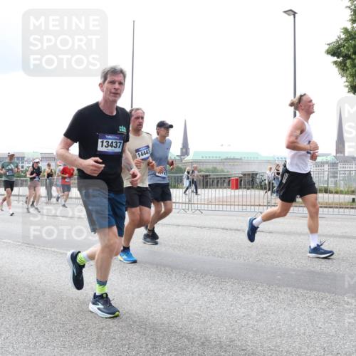 29.06.2025 - hella hamburg halbmarathon Lena Gebhardt http://msf.ph/oto/8258578 29.06.2025 10:34:25 Lombardsbrücke 1025, 1672, 1705, 1787, 2023, 2265, 2412, 2464, 2496, 2510, 2511, 2526, 2801, 2933, 3145, 3420, 3829, 3848, 4540, 4807, 4824, 4826, 5453, 5561, 5584, 5609, 6034, 6105, 6171, 6329, 6571, 6574, 6843, 7324, 7329, 7386, 7644, 7733, 8277, 8349, 8705, 8965, 9164, 9379, 9448, 9514, 10335, 10360, 10564, 10674, 11872, 12164, 13957, 15477, 16238, 16311, 16390, 16682, 16919, 17230, 18158, 18941 meine-sportfotos.de