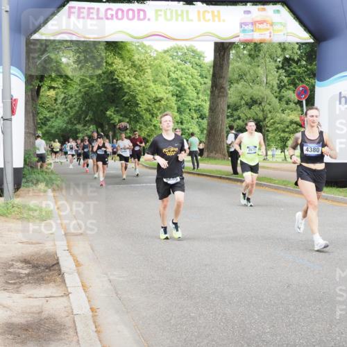29.06.2025 - hella hamburg halbmarathon MichiJ http://msf.ph/oto/8258615 29.06.2025 10:29:40 Zwischen KM18-KM19 2675, 4380, 4634, 5007, 5014, 9358, 9885, 10978, 11062, 11922, 12365, 14555, 15164, 16599, 16816, 18399 meine-sportfotos.de