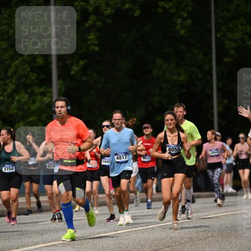 29.06.2025 - hella hamburg halbmarathon Dr. Thomas Lammeyer http://msf.ph/oto/8258679 29.06.2025 10:35:11 Kennedybrücke 1059, 1097, 1472, 1547, 1773, 1979, 2414, 2505, 2754, 2755, 2914, 3131, 3281, 3443, 4561, 4817, 5437, 5943, 6057, 6078, 6195, 6546, 6616, 6725, 6787, 7351, 7604, 7772, 8050, 8812, 8941, 9937, 10586, 10989 meine-sportfotos.de