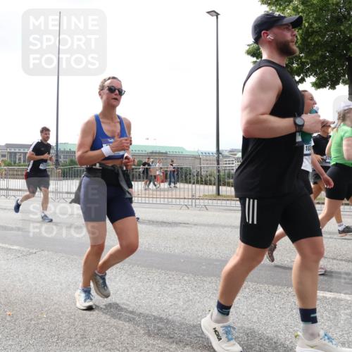 29.06.2025 - hella hamburg halbmarathon Lena Gebhardt http://msf.ph/oto/8258682 29.06.2025 10:45:57 Lombardsbrücke 1004, 1033, 1060, 1085, 1100, 1104, 1421, 1426, 1532, 1555, 1854, 1867, 1868, 1983, 2008, 2398, 2423, 2522, 2550, 2657, 2664, 2773, 2813, 2917, 2951, 2954, 2965, 2973, 3410, 4104, 4223, 4224, 4317, 4388, 4572, 5044, 5635, 5703, 5769, 5770, 5892, 6133, 6333, 6392, 6623, 7268, 7356, 7605, 7859, 7894, 7983, 8745, 9120, 9121, 9426, 9445, 10030, 10327, 10329, 10367, 10511, 11358, 11876, 11910 meine-sportfotos.de