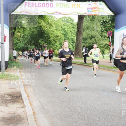29.06.2025 - hella hamburg halbmarathon MichiJ http://msf.ph/oto/8258695 29.06.2025 10:29:40 Zwischen KM18-KM19 2675, 4380, 4634, 5007, 5014, 9358, 9885, 10978, 11062, 11922, 12365, 14555, 15164, 16599, 16816, 18399 meine-sportfotos.de