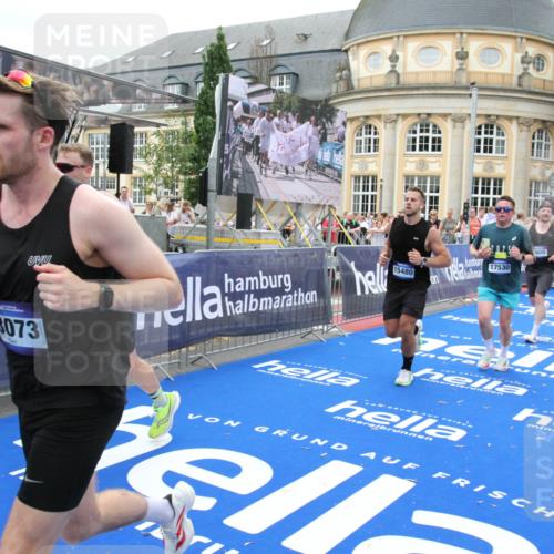 29.06.2025 - hella hamburg halbmarathon Michael Strokosch http://msf.ph/oto/8258707 29.06.2025 10:51:17 Ziel 1461, 1817, 4404, 5600, 6027, 6657, 8316, 8930, 9476, 10480, 10667, 10868, 11512, 11625, 11733, 12016, 13073, 15480, 17530, 17823, 18019 meine-sportfotos.de