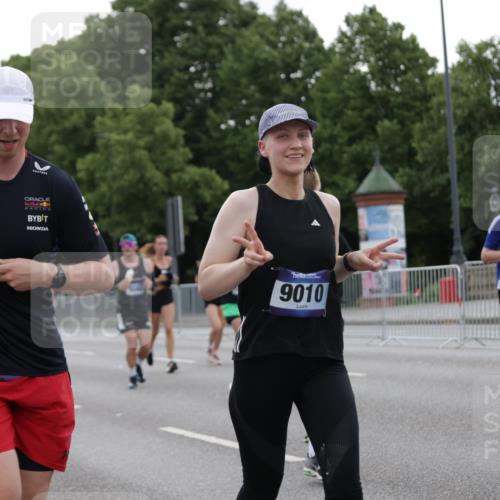 29.06.2025 - hella hamburg halbmarathon Jannik Wohlers http://msf.ph/oto/8258751 29.06.2025 10:32:15 Lombardsbrücke 1199, 1237, 1640, 2059, 3653, 3660, 3670, 3753, 4446, 5783, 5871, 5941, 6228, 6312, 6315, 7308, 7309, 7387, 7531, 7633, 7702, 7749, 7750, 8625, 9010, 9188, 10002, 10013, 10048, 10203, 10277, 10354, 10470, 10624, 10770, 11076, 11205, 11248, 12470, 12508, 13335, 14301, 14888, 15071, 15171, 15847, 15997, 16129, 16187, 16502, 16898, 16999, 17041, 17167, 17508, 18069, 18706, 18927, 19156 meine-sportfotos.de