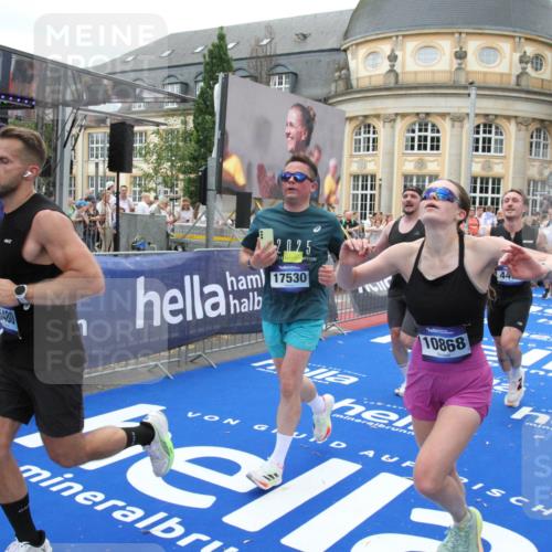 29.06.2025 - hella hamburg halbmarathon Michael Strokosch http://msf.ph/oto/8258895 29.06.2025 10:51:18 Ziel 1461, 1817, 2636, 2718, 4404, 4814, 5600, 6027, 6657, 8316, 8930, 9476, 10480, 10667, 10868, 11512, 11625, 11733, 12016, 13073, 15480, 17530, 18019 meine-sportfotos.de