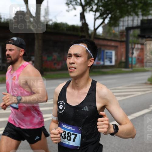 29.06.2025 - hella hamburg halbmarathon Yannick Fuchs http://msf.ph/oto/8258947 29.06.2025 10:36:08 20KM 1570, 1763, 1800, 2579, 2675, 5387, 5987, 6550, 6593, 7092, 7432, 8358, 9815, 10894, 11417, 12434, 12588, 13714, 13876, 14346, 14899, 15521, 16084, 17032, 17159, 17182, 17882, 18442, 18491, 18509, 18764, 18772, 18802 meine-sportfotos.de