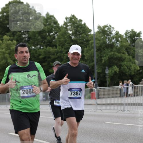 29.06.2025 - hella hamburg halbmarathon Jannik Wohlers http://msf.ph/oto/8259025 29.06.2025 10:32:21 Lombardsbrücke 1078, 1199, 1237, 1732, 2059, 2276, 3422, 3660, 3670, 3753, 4446, 5871, 6040, 7308, 7309, 7387, 7531, 7633, 7749, 7750, 8839, 9010, 9034, 9188, 9542, 10013, 10048, 10203, 10277, 10354, 10470, 10624, 10770, 11076, 11248, 11756, 12470, 12508, 13335, 14301, 15071, 15171, 15847, 15997, 16129, 16502, 16898, 16999, 17041, 17102, 17167, 17508, 18069, 18502, 18706, 18927, 19156 meine-sportfotos.de