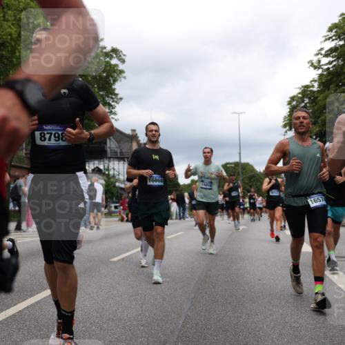 29.06.2025 - hella hamburg halbmarathon Yannick Fuchs http://msf.ph/oto/8259089 29.06.2025 10:48:31 20KM 1327, 1410, 1496, 1815, 2474, 2771, 3041, 3177, 3310, 3791, 3794, 3861, 3945, 4189, 4231, 4938, 6082, 6084, 6356, 6443, 6581, 6723, 6994, 8223, 8449, 8514, 8698, 8772, 8798, 9012, 9060, 9227, 10191, 10192, 10263, 10266, 11333, 11499, 11747, 12186, 12362, 12489, 13297, 13869, 14036, 14175, 14592, 14638, 14660, 14818, 14948, 15113, 15156, 15169, 15408, 15524, 15879, 16092, 16574, 16750, 17740, 17765, 19177 meine-sportfotos.de