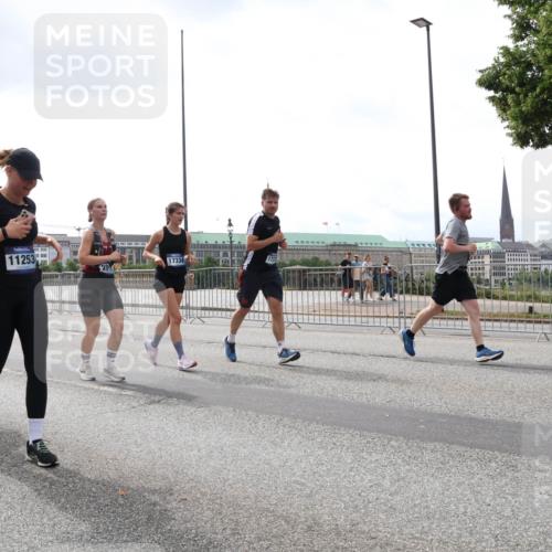 29.06.2025 - hella hamburg halbmarathon Lena Gebhardt http://msf.ph/oto/8259145 29.06.2025 10:45:57 Lombardsbrücke 1004, 1033, 1060, 1085, 1100, 1104, 1421, 1426, 1532, 1555, 1854, 1867, 1868, 1983, 2008, 2398, 2423, 2522, 2550, 2657, 2664, 2773, 2813, 2917, 2951, 2954, 2965, 2973, 3410, 4104, 4223, 4224, 4317, 4388, 4572, 5044, 5635, 5703, 5769, 5770, 5892, 6133, 6333, 6392, 6623, 7268, 7356, 7605, 7859, 7894, 7983, 8745, 9120, 9121, 9426, 9445, 10030, 10327, 10329, 10367, 10511, 11358, 11876, 11910 meine-sportfotos.de