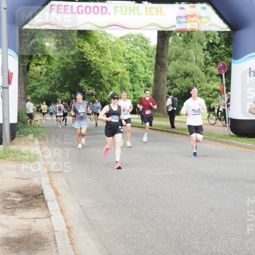 29.06.2025 - hella hamburg halbmarathon MichiJ http://msf.ph/oto/8259180 29.06.2025 10:29:42 Zwischen KM18-KM19 1136, 2675, 4380, 6901, 9358, 9885, 10978, 11062, 12365, 14555, 15164, 16816, 17182, 18045, 18399 meine-sportfotos.de