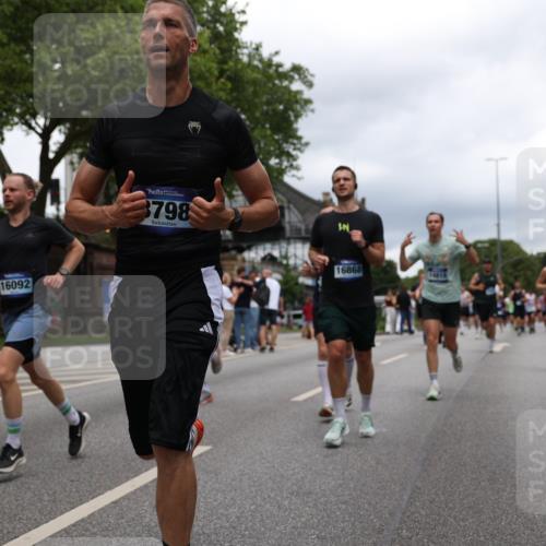 29.06.2025 - hella hamburg halbmarathon Yannick Fuchs http://msf.ph/oto/8259200 29.06.2025 10:48:31 20KM 1327, 1410, 1496, 1815, 2474, 2771, 3041, 3177, 3310, 3791, 3794, 3861, 3945, 4189, 4231, 4938, 6082, 6084, 6356, 6443, 6581, 6723, 6994, 8223, 8449, 8514, 8698, 8772, 8798, 9012, 9060, 9227, 10191, 10192, 10263, 10266, 11333, 11499, 11747, 12186, 12362, 12489, 13297, 13869, 14036, 14175, 14592, 14638, 14660, 14818, 14948, 15113, 15156, 15169, 15408, 15524, 15879, 16092, 16574, 16750, 17740, 17765, 19177 meine-sportfotos.de