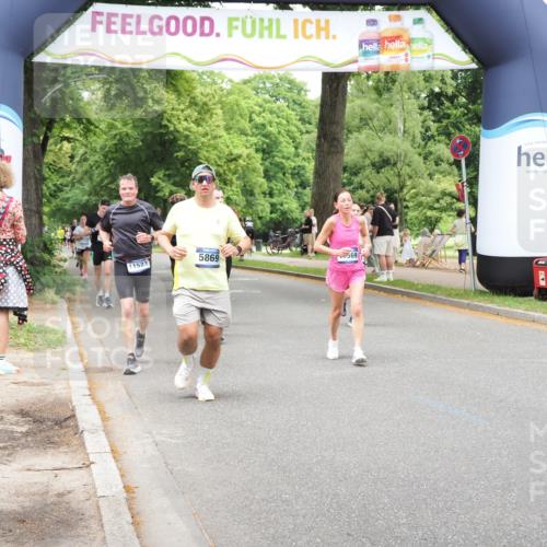 29.06.2025 - hella hamburg halbmarathon MichiJ http://msf.ph/oto/8259240 29.06.2025 10:53:21 Zwischen KM18-KM19 4286, 4782, 5869, 7323, 7485, 11191, 11523, 16166, 16602, 17569 meine-sportfotos.de
