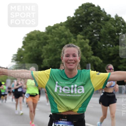 29.06.2025 - hella hamburg halbmarathon Jannik Wohlers http://msf.ph/oto/8259251 29.06.2025 10:32:23 Lombardsbrücke 1078, 1237, 1732, 2059, 2276, 3422, 3660, 3670, 3708, 3753, 4446, 6040, 6861, 7308, 7309, 7387, 7531, 7633, 7749, 7750, 8170, 8839, 9010, 9034, 9188, 9542, 10013, 10048, 10203, 10277, 10470, 10770, 11076, 11248, 11756, 12423, 12424, 12470, 12508, 12907, 13789, 14301, 14347, 15171, 15997, 16129, 16502, 16702, 16898, 16999, 17041, 17102, 17167, 17508, 17664, 18069, 18502, 18706, 18927, 19156 meine-sportfotos.de