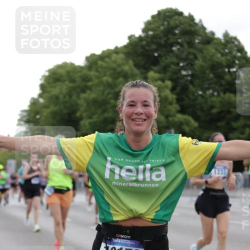 29.06.2025 - hella hamburg halbmarathon Jannik Wohlers http://msf.ph/oto/8259272 29.06.2025 10:32:23 Lombardsbrücke 1078, 1237, 1732, 2059, 2276, 3422, 3660, 3670, 3708, 3753, 4446, 6040, 6861, 7308, 7309, 7387, 7531, 7633, 7749, 7750, 8170, 8839, 9010, 9034, 9188, 9542, 10013, 10048, 10203, 10277, 10470, 10770, 11076, 11248, 11756, 12423, 12424, 12470, 12508, 12907, 13789, 14301, 14347, 15171, 15997, 16129, 16502, 16702, 16898, 16999, 17041, 17102, 17167, 17508, 17664, 18069, 18502, 18706, 18927, 19156 meine-sportfotos.de