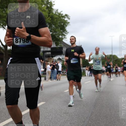 29.06.2025 - hella hamburg halbmarathon Yannick Fuchs http://msf.ph/oto/8259278 29.06.2025 10:48:31 20KM 1327, 1410, 1496, 1815, 2474, 2771, 3041, 3177, 3310, 3791, 3794, 3861, 3945, 4189, 4231, 4938, 6082, 6084, 6356, 6443, 6581, 6723, 6994, 8223, 8449, 8514, 8698, 8772, 8798, 9012, 9060, 9227, 10191, 10192, 10263, 10266, 11333, 11499, 11747, 12186, 12362, 12489, 13297, 13869, 14036, 14175, 14592, 14638, 14660, 14818, 14948, 15113, 15156, 15169, 15408, 15524, 15879, 16092, 16574, 16750, 17740, 17765, 19177 meine-sportfotos.de