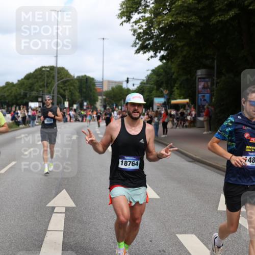29.06.2025 - hella hamburg halbmarathon Yannick Fuchs http://msf.ph/oto/8259307 29.06.2025 10:36:11 20KM 1570, 1763, 1800, 2579, 2675, 5387, 5987, 6593, 7092, 7432, 8358, 9815, 10415, 10894, 11417, 12434, 12588, 13714, 13876, 14346, 14899, 15521, 16084, 17032, 17159, 17182, 17882, 18442, 18491, 18509, 18764, 18772, 18802, 19046 meine-sportfotos.de