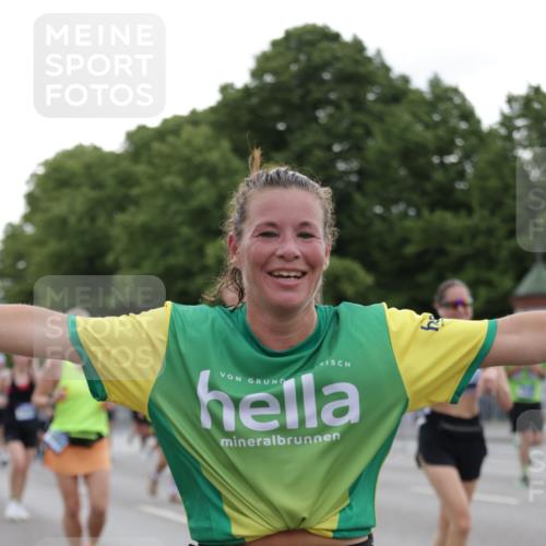 29.06.2025 - hella hamburg halbmarathon Jannik Wohlers http://msf.ph/oto/8259321 29.06.2025 10:32:23 Lombardsbrücke 1078, 1237, 1732, 2059, 2276, 3422, 3660, 3670, 3708, 3753, 4446, 6040, 6861, 7308, 7309, 7387, 7531, 7633, 7749, 7750, 8170, 8839, 9010, 9034, 9188, 9542, 10013, 10048, 10203, 10277, 10470, 10770, 11076, 11248, 11756, 12423, 12424, 12470, 12508, 12907, 13789, 14301, 14347, 15171, 15997, 16129, 16502, 16702, 16898, 16999, 17041, 17102, 17167, 17508, 17664, 18069, 18502, 18706, 18927, 19156 meine-sportfotos.de