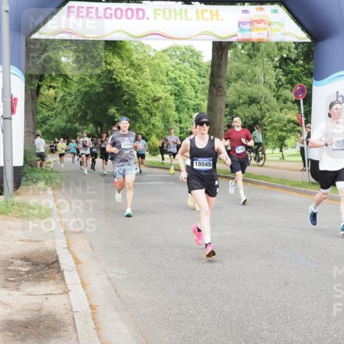 29.06.2025 - hella hamburg halbmarathon MichiJ http://msf.ph/oto/8259342 29.06.2025 10:29:43 Zwischen KM18-KM19 1136, 2675, 4380, 6901, 9358, 9885, 10978, 12365, 14555, 15164, 16816, 17182, 18045, 18399 meine-sportfotos.de