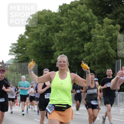 29.06.2025 - hella hamburg halbmarathon Jannik Wohlers http://msf.ph/oto/8259356 29.06.2025 10:32:25 Lombardsbrücke 1078, 1237, 1732, 2059, 2276, 3422, 3660, 3670, 3708, 3753, 4446, 4555, 6040, 6861, 7308, 7309, 7387, 7531, 7749, 7750, 8170, 8839, 9010, 9034, 9188, 9471, 9542, 9768, 10013, 10048, 10203, 10277, 10470, 10770, 11076, 11248, 11756, 12423, 12424, 12470, 12508, 12907, 13789, 14301, 14347, 15171, 15997, 16129, 16502, 16702, 16898, 16999, 17041, 17102, 17157, 17167, 17317, 17508, 17664, 18502, 18706, 18927, 19156, 19213 meine-sportfotos.de
