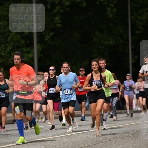 29.06.2025 - hella hamburg halbmarathon Dr. Thomas Lammeyer http://msf.ph/oto/8259360 29.06.2025 10:35:11 Kennedybrücke 1059, 1097, 1472, 1547, 1773, 1979, 2414, 2505, 2754, 2755, 2914, 3131, 3281, 3443, 4561, 4817, 5437, 5943, 6057, 6078, 6195, 6546, 6616, 6725, 6787, 7351, 7604, 7772, 8050, 8812, 8941, 9937, 10586, 10989 meine-sportfotos.de
