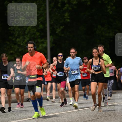 29.06.2025 - hella hamburg halbmarathon Dr. Thomas Lammeyer http://msf.ph/oto/8259395 29.06.2025 10:35:11 Kennedybrücke 1059, 1097, 1472, 1547, 1773, 1979, 2414, 2505, 2754, 2755, 2914, 3131, 3281, 3443, 4561, 4817, 5437, 5943, 6057, 6078, 6195, 6546, 6616, 6725, 6787, 7351, 7604, 7772, 8050, 8812, 8941, 9937, 10586, 10989 meine-sportfotos.de