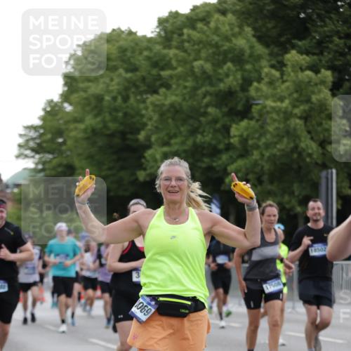 29.06.2025 - hella hamburg halbmarathon Jannik Wohlers http://msf.ph/oto/8259396 29.06.2025 10:32:25 Lombardsbrücke 1078, 1237, 1732, 2059, 2276, 3422, 3660, 3670, 3708, 3753, 4446, 4555, 6040, 6861, 7308, 7309, 7387, 7531, 7749, 7750, 8170, 8839, 9010, 9034, 9188, 9471, 9542, 9768, 10013, 10048, 10203, 10277, 10470, 10770, 11076, 11248, 11756, 12423, 12424, 12470, 12508, 12907, 13789, 14301, 14347, 15171, 15997, 16129, 16502, 16702, 16898, 16999, 17041, 17102, 17157, 17167, 17317, 17508, 17664, 18502, 18706, 18927, 19156, 19213 meine-sportfotos.de
