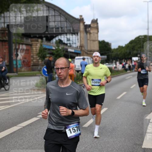 29.06.2025 - hella hamburg halbmarathon Yannick Fuchs http://msf.ph/oto/8259410 29.06.2025 10:36:11 20KM 1570, 1763, 1800, 2579, 2675, 5387, 5987, 6593, 7092, 7432, 8358, 9815, 10415, 10894, 11417, 12434, 12588, 13714, 13876, 14346, 14899, 15521, 16084, 17032, 17159, 17182, 17882, 18442, 18491, 18509, 18764, 18772, 18802, 19046 meine-sportfotos.de