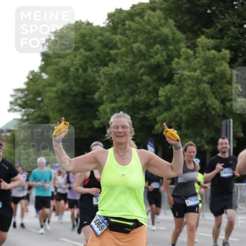 29.06.2025 - hella hamburg halbmarathon Jannik Wohlers http://msf.ph/oto/8259411 29.06.2025 10:32:25 Lombardsbrücke 1078, 1237, 1732, 2059, 2276, 3422, 3660, 3670, 3708, 3753, 4446, 4555, 6040, 6861, 7308, 7309, 7387, 7531, 7749, 7750, 8170, 8839, 9010, 9034, 9188, 9471, 9542, 9768, 10013, 10048, 10203, 10277, 10470, 10770, 11076, 11248, 11756, 12423, 12424, 12470, 12508, 12907, 13789, 14301, 14347, 15171, 15997, 16129, 16502, 16702, 16898, 16999, 17041, 17102, 17157, 17167, 17317, 17508, 17664, 18502, 18706, 18927, 19156, 19213 meine-sportfotos.de
