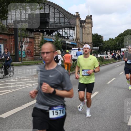 29.06.2025 - hella hamburg halbmarathon Yannick Fuchs http://msf.ph/oto/8259443 29.06.2025 10:36:11 20KM 1570, 1763, 1800, 2579, 2675, 5387, 5987, 6593, 7092, 7432, 8358, 9815, 10415, 10894, 11417, 12434, 12588, 13714, 13876, 14346, 14899, 15521, 16084, 17032, 17159, 17182, 17882, 18442, 18491, 18509, 18764, 18772, 18802, 19046 meine-sportfotos.de