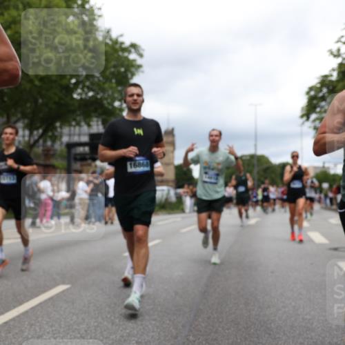29.06.2025 - hella hamburg halbmarathon Yannick Fuchs http://msf.ph/oto/8259454 29.06.2025 10:48:32 20KM 1327, 1410, 1496, 1815, 2474, 2771, 2884, 3041, 3177, 3791, 3794, 3861, 3945, 4189, 4231, 4938, 6082, 6084, 6356, 6443, 6581, 6587, 6723, 6994, 8223, 8449, 8514, 8698, 8772, 8798, 9012, 9060, 9227, 10191, 10192, 10263, 10266, 11333, 11499, 11747, 12186, 12362, 12489, 13297, 13869, 13988, 14036, 14175, 14592, 14638, 14660, 14818, 14948, 15113, 15156, 15169, 15408, 15524, 15879, 16047, 16092, 16574, 16750, 17740, 17765, 19177 meine-sportfotos.de