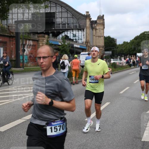 29.06.2025 - hella hamburg halbmarathon Yannick Fuchs http://msf.ph/oto/8259456 29.06.2025 10:36:11 20KM 1570, 1763, 1800, 2579, 2675, 5387, 5987, 6593, 7092, 7432, 8358, 9815, 10415, 10894, 11417, 12434, 12588, 13714, 13876, 14346, 14899, 15521, 16084, 17032, 17159, 17182, 17882, 18442, 18491, 18509, 18764, 18772, 18802, 19046 meine-sportfotos.de