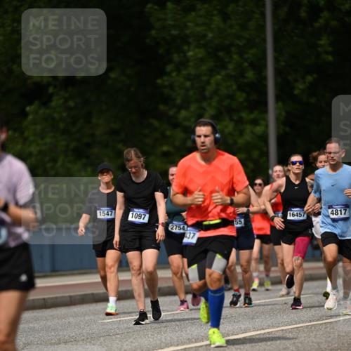 29.06.2025 - hella hamburg halbmarathon Dr. Thomas Lammeyer http://msf.ph/oto/8259462 29.06.2025 10:35:12 Kennedybrücke 1059, 1097, 1472, 1547, 1773, 1979, 2414, 2754, 2755, 2914, 3131, 3281, 3443, 4561, 4817, 5437, 5943, 6057, 6078, 6195, 6546, 6616, 6725, 6787, 7351, 7604, 7772, 8050, 8812, 8941, 9937, 10586 meine-sportfotos.de
