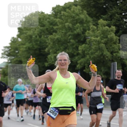 29.06.2025 - hella hamburg halbmarathon Jannik Wohlers http://msf.ph/oto/8259481 29.06.2025 10:32:25 Lombardsbrücke 1078, 1237, 1732, 2059, 2276, 3422, 3660, 3670, 3708, 3753, 4446, 4555, 6040, 6861, 7308, 7309, 7387, 7531, 7749, 7750, 8170, 8839, 9010, 9034, 9188, 9471, 9542, 9768, 10013, 10048, 10203, 10277, 10470, 10770, 11076, 11248, 11756, 12423, 12424, 12470, 12508, 12907, 13789, 14301, 14347, 15171, 15997, 16129, 16502, 16702, 16898, 16999, 17041, 17102, 17157, 17167, 17317, 17508, 17664, 18502, 18706, 18927, 19156, 19213 meine-sportfotos.de