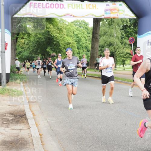 29.06.2025 - hella hamburg halbmarathon MichiJ http://msf.ph/oto/8259513 29.06.2025 10:29:44 Zwischen KM18-KM19 1136, 2675, 4380, 6901, 9358, 9755, 9885, 10978, 12365, 14555, 15164, 16816, 17182, 18045, 18399 meine-sportfotos.de