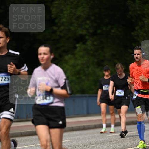 29.06.2025 - hella hamburg halbmarathon Dr. Thomas Lammeyer http://msf.ph/oto/8259533 29.06.2025 10:35:12 Kennedybrücke 1059, 1097, 1472, 1547, 1773, 1979, 2414, 2754, 2755, 2914, 3131, 3281, 3443, 4561, 4817, 5437, 5943, 6057, 6078, 6195, 6546, 6616, 6725, 6787, 7351, 7604, 7772, 8050, 8812, 8941, 9937, 10586 meine-sportfotos.de